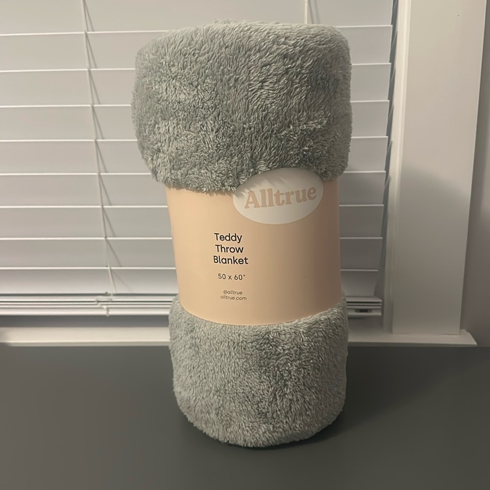 Alltrue Teddy Throw blanket